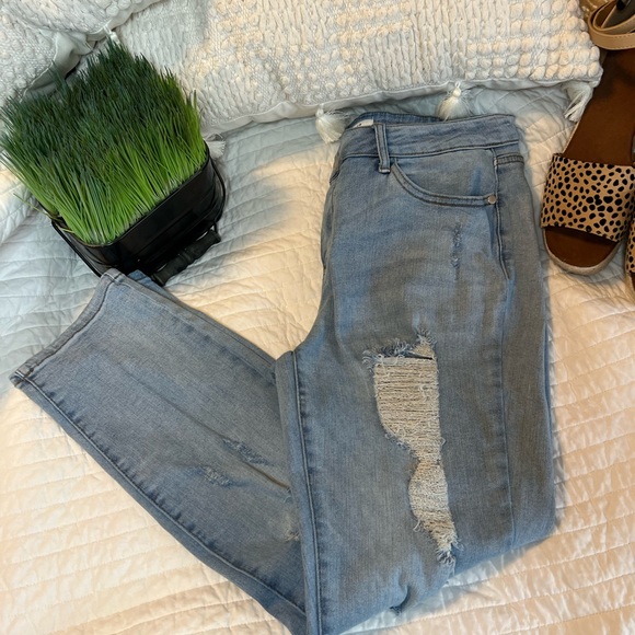 Judy Blue Denim - Judy Blue Light-wash Distressed Boyfriend fit Jean